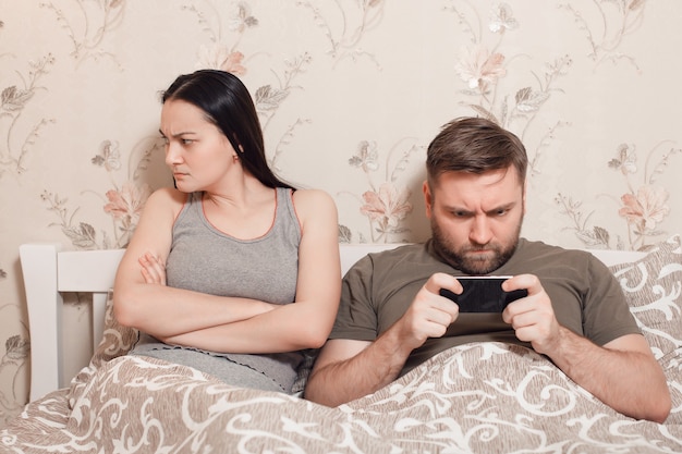 Woman dissatisfied that the man is busy with phone