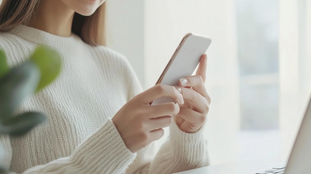 Photo woman using smartphone in a cozy atmosphere