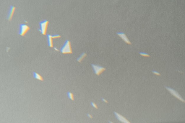 Photo xacrystal light reflections for overlay mockup on light background abstract prism reflection rays leaking through lens effect rainbow holographic shadow mock up iridescent wallpaper