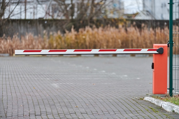 Brama parkingowa, automatyczny system szlabanu dla ochrony parkingu