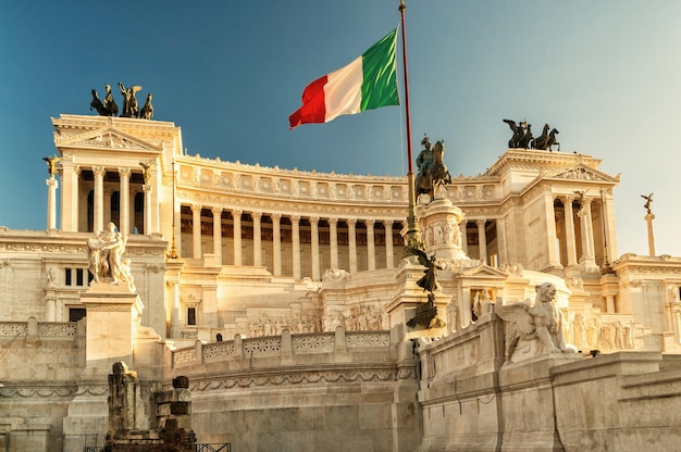 Zdjęcie budynek vittoriano na piazza venezia rzym