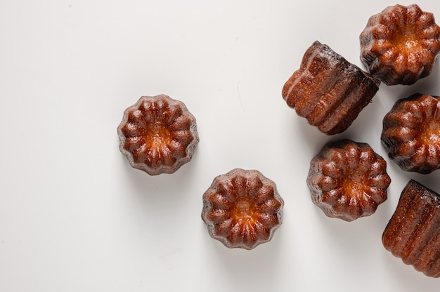 Canneles de bordeaux Tradycyjny francuski słodki deser