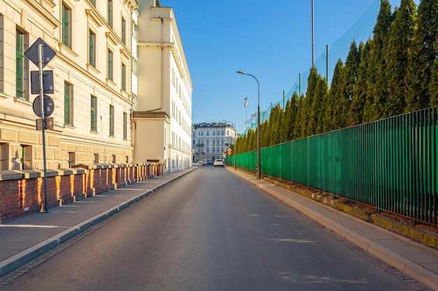 Kraków Polska 13 marca 2022 Ulica z zabytkowymi domami na Starym Mieście w Krakowie