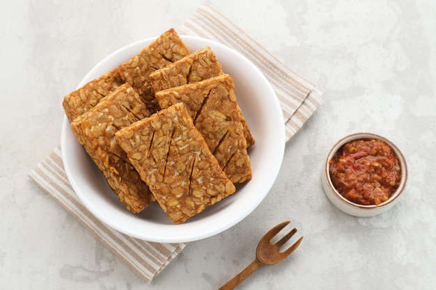 Tempeh, Tempe Goreng lub Fried tempeh to tradycyjna żywność indonezyjska, wykonana ze sfermentowanych nasion soi