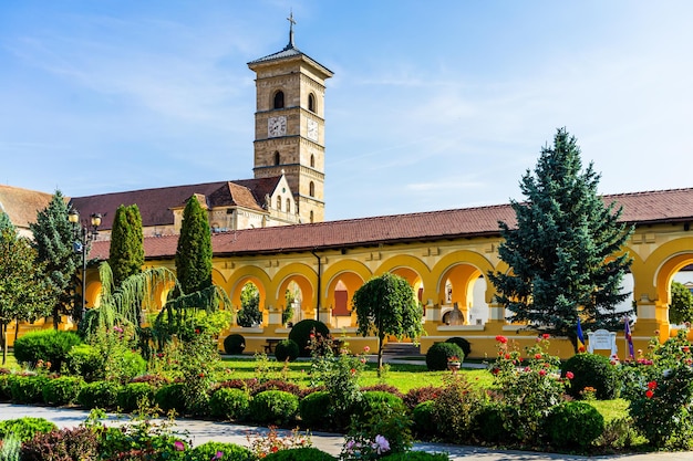 Zdjęcie widok budynku na chmurnym niebie