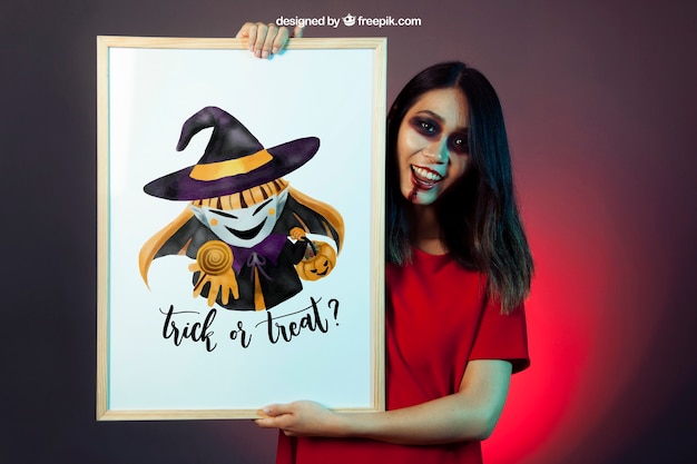 PSD gratuito mockup di halloween con la ragazza che mostra la lavagna