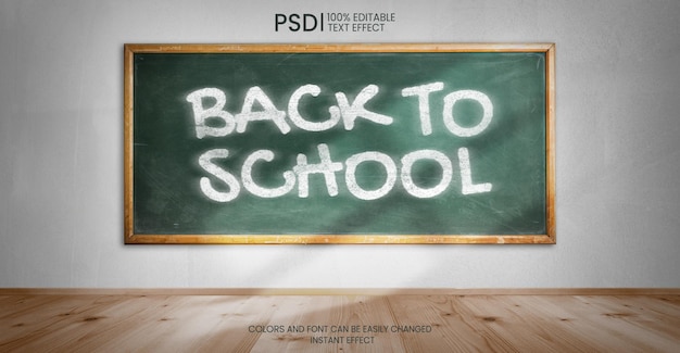 Gratis PSD teksteffect van tekst op groen schoolbord in een kamer voor back to school