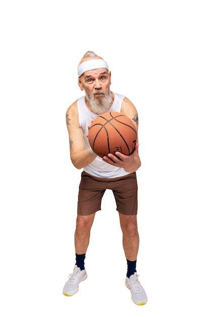 portrait, de, homme aîné, à, basket-ball