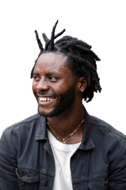 PSD gratuit portrait de jeune homme avec une coiffure afro dreadlocks