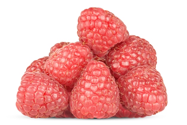 PSD baies de framboise naturelles mûres isolées sur fond blanc