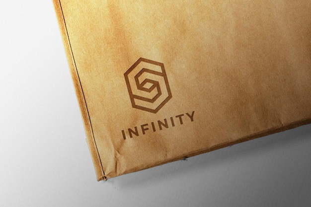 Logo sur une maquette de sac en papier