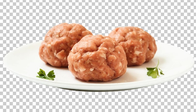 Meatballs crus em um prato branco isolado em um fundo transparente