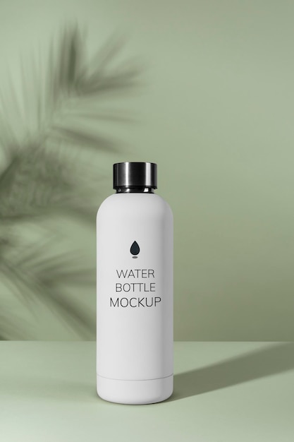 Mockup di design minimale della bottiglia d'acqua riutilizzabile