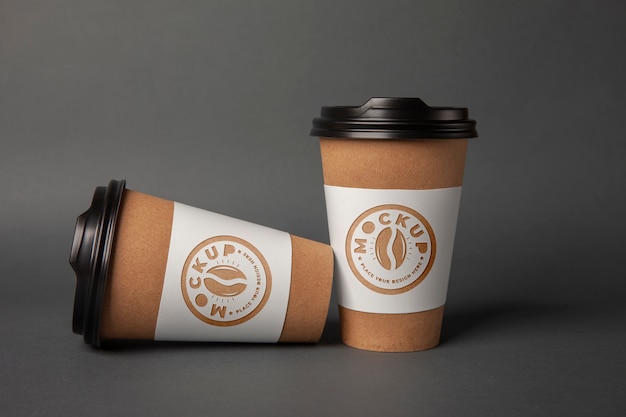 Mockup di logo sulla tazza di carta