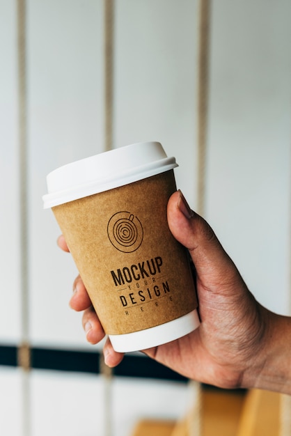 PSD mockup di una tazza di caffè usa e getta