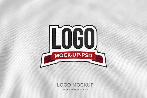 Mockup logo su tessuto bianco