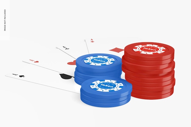 Tokens de cassino com maquete de cartas de pôquer