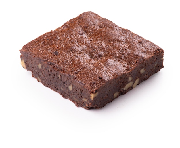 PSD tranche de brownie au chocolat avec des noix biologiques isolées