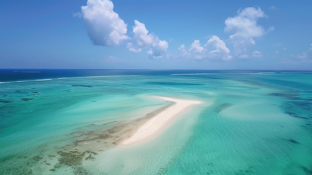 PSD vue aérienne d'une île tropicale avec un spit de sable et des eaux turquoises