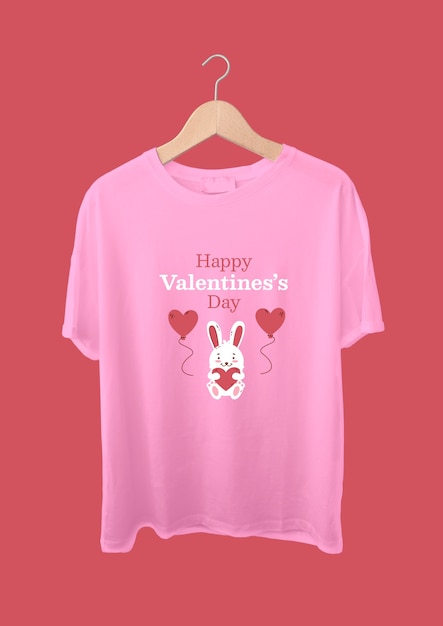 T-shirt dessiné à la main avec des cœurs pour la Saint-Valentin