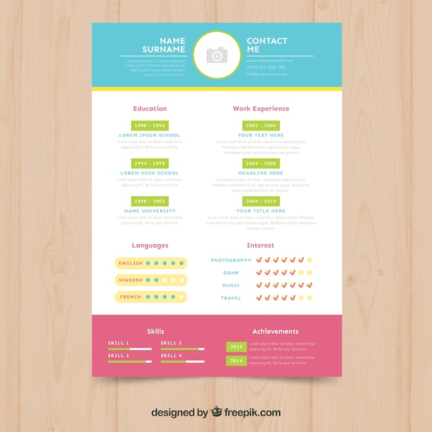 Vettore gratuito modello di curriculum colorato