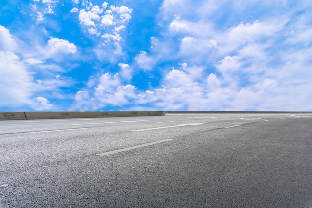 blauwe lucht en wolken