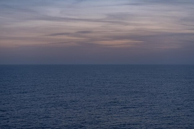 Mooie foto van de zee en de lucht.