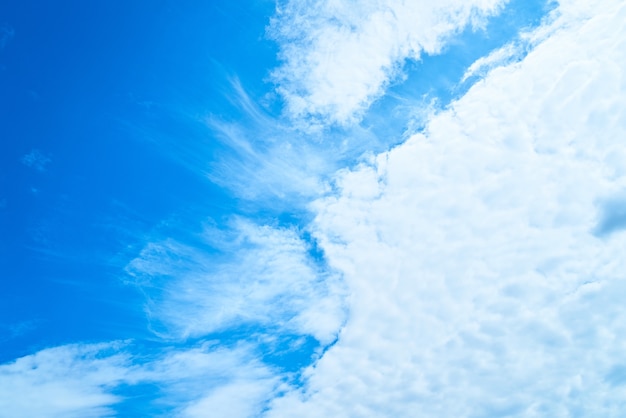 Gratis Foto ruimte wolken achtergrond blauw