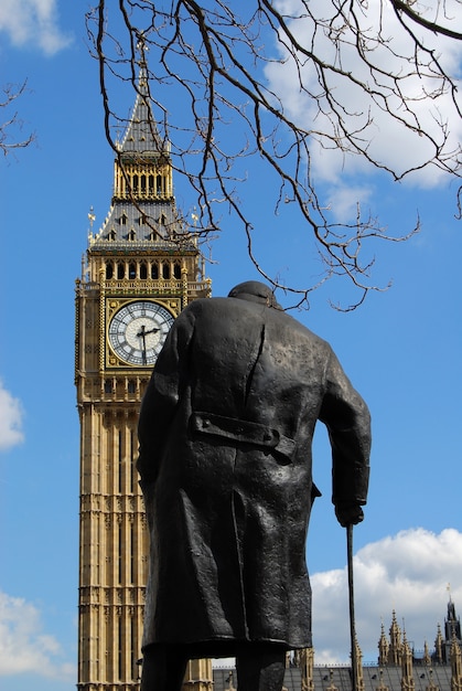 Gratis Foto standbeeld van winston churchill en de big ben in londen