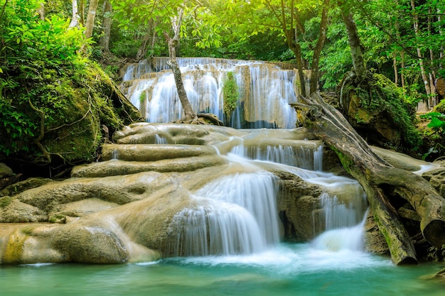 Gratis foto waterval, erawan national park, kanchanaburi, thailand