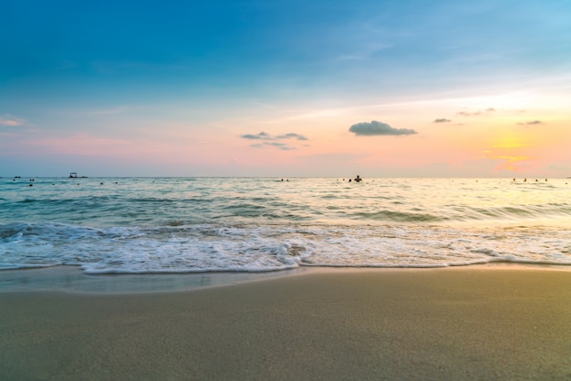 Gratis foto zonsondergang boven de zee