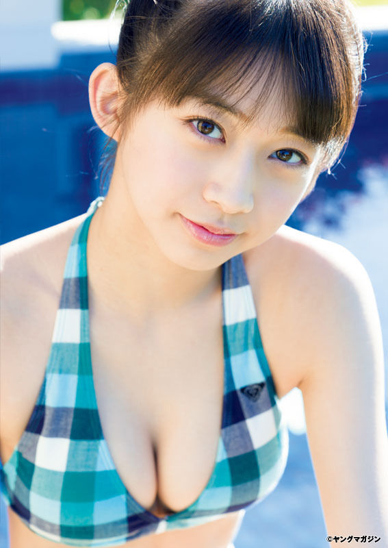 モー娘。牧野真莉愛(16)のスレンダー胸チラ谷間の拝める水着がエロすぎるｗｗ【エロ画像】