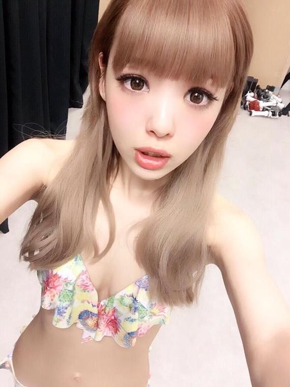 藤田ニコル(18)「JK」というブランドなくなったら終了だなｗｗインスタ水着自画撮りで抜いた男は数知れずｗｗ【エロ画像】