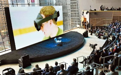 VR 개척자 떠나고, 메타버스 이용자 '뚝뚝'…시험대 오른 메타