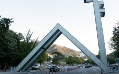 서울대 경비원, 기숙사 옥상서 투신 시도…"부당해고"