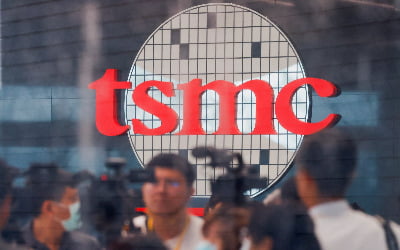 "삼성전자, TSMC 못 따라 잡아도 된다"…전문가 충격 조언 [황정수의 반도체 이슈 짚어보기]