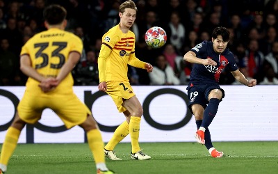 이강인 61분 뛰었지만…PSG, 바르사에 2-3 '역전패'