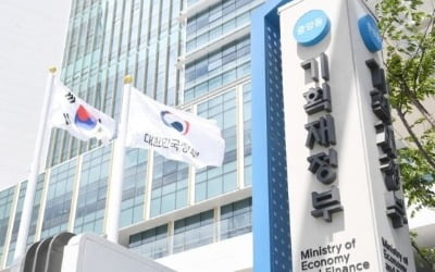 "0대 6이라니" 한일전 축구 초유의 대패…기재부 '충격' [관가 포커스]