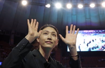 '식빵언니' 보러 6000명 달려갔다…김연경 '눈물의 은퇴식'