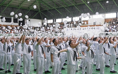 내년 병장 월급 205만원…2026년까지 군 간부 '1인1실' [2025년 예산안]