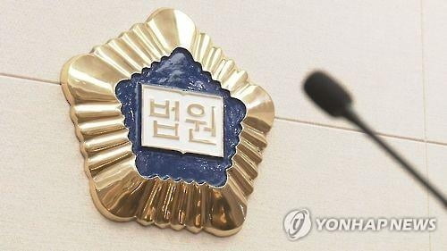 선물 돌려달라 했다고…남친 뒤통수 휴대폰으로 '퍽'