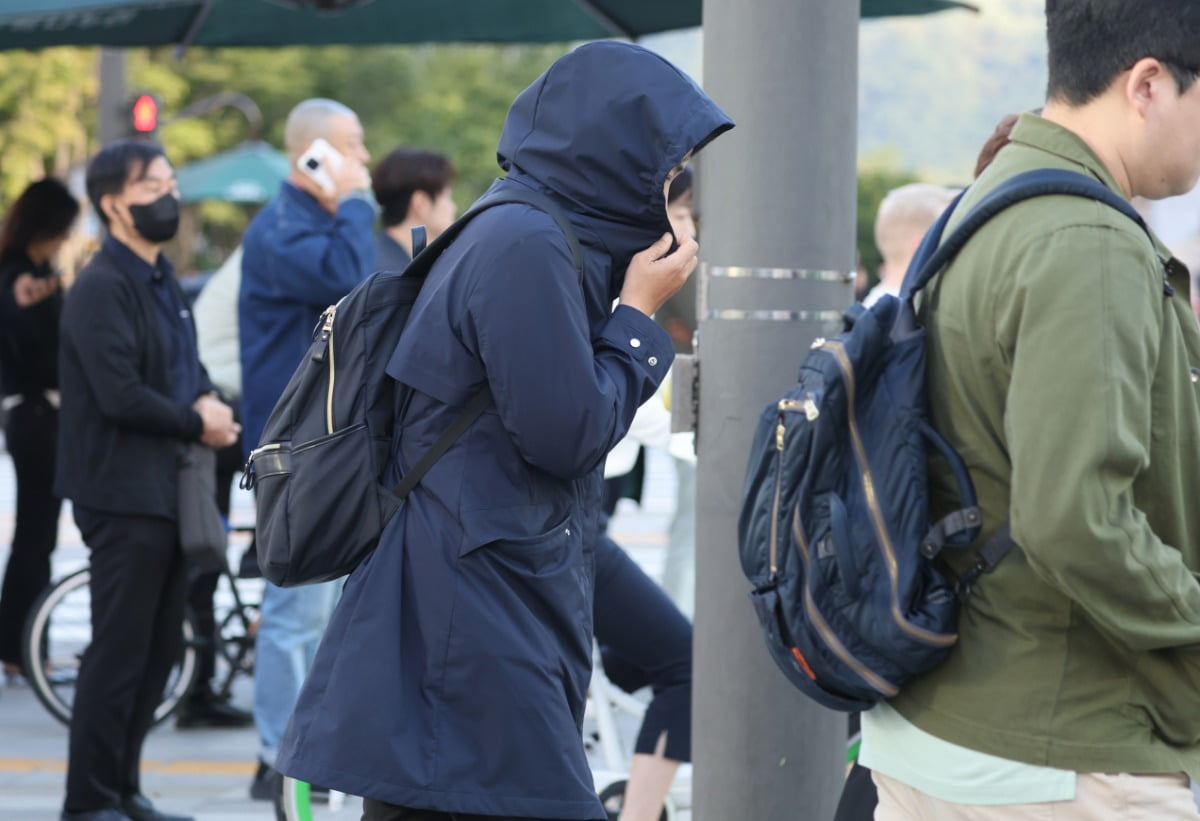 "내일 일교차 크고 쌀쌀해요"…아침 기온 10도 안팎