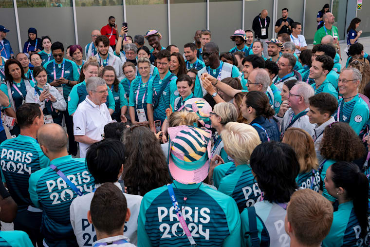 Paris 2024 welcomes first athletes as Olympic Village opens – IOC President Bach pays a visit