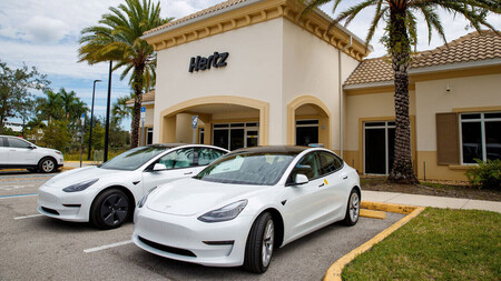 Hertz cambiará sus Tesla y demás coches eléctricos de alquiler por vehículos de gasolina. Son más rentables y tienen menos accidentes