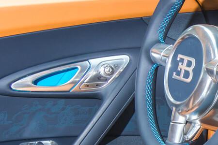El mando que regula los retrovisores del Bugatti Veyron
