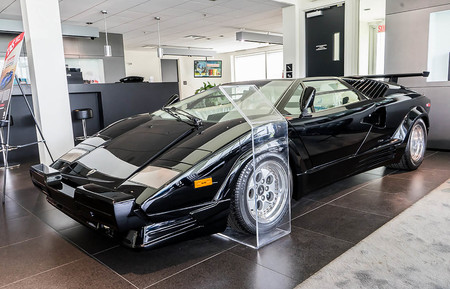 En Montréal hay un Lamborghini Countach 25th Anniversary con 135 km que 30 años después todavía busca dueño