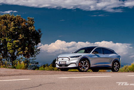 Probamos el Ford Mustang Mach-E de 351 CV: un SUV eléctrico rápido y con buena autonomía pero con algunos puntos de mejora