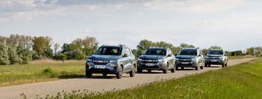 Dacia arrasó siendo una marca low cost. Así se mantiene en la brecha ahora que el coche barato está muerto