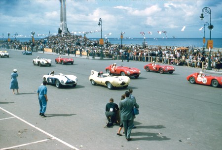 Carreras de coches en El Malecón de La Habana