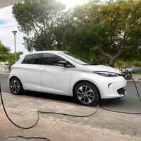 Hay conductores de coches eléctricos ganando dinero con la energía que les sobra. En España es imposible por culpa de una ley que blinda a las energéticas 